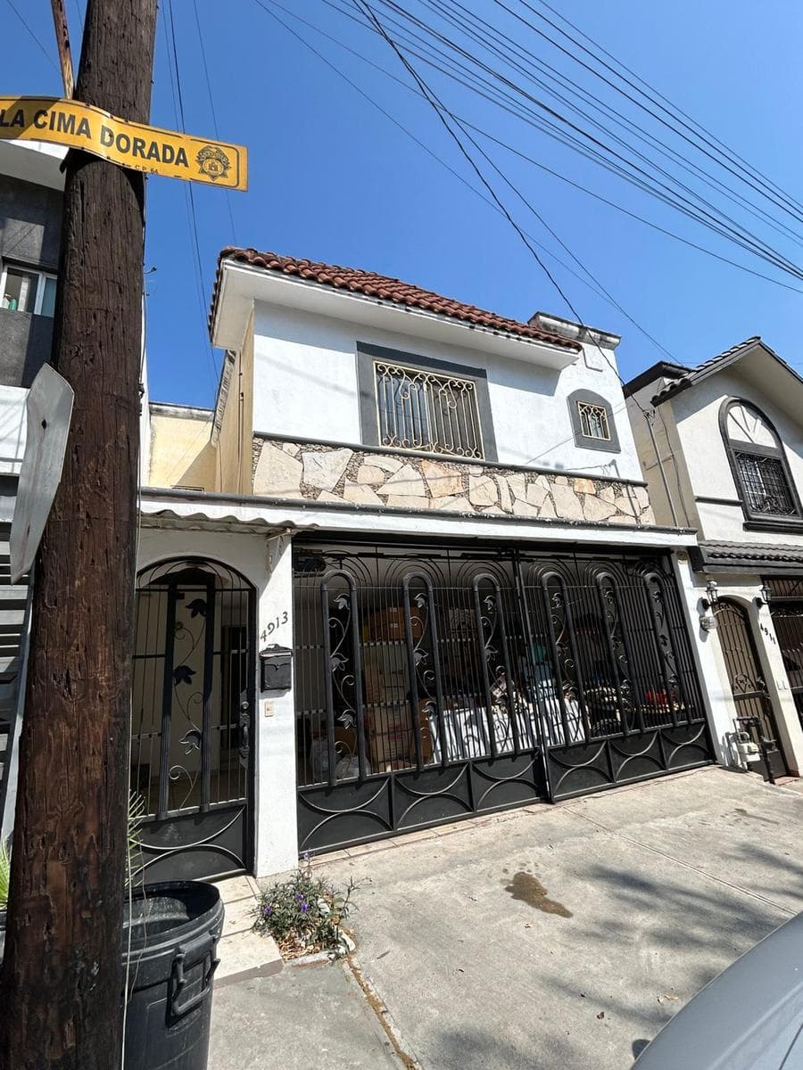 HOUSE FOR SALE IN THE CIMA DE LAS CUMBRES NEIGHBORHOOD, MONTERREY