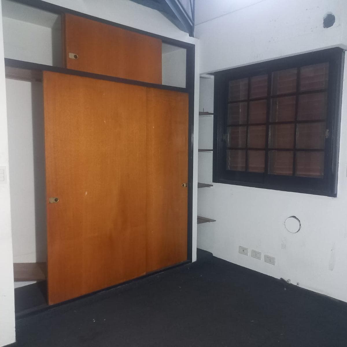 House for sale: 7 rooms, pool, barbecue, garage