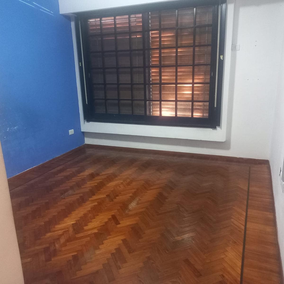 House for sale: 7 rooms, pool, barbecue, garage