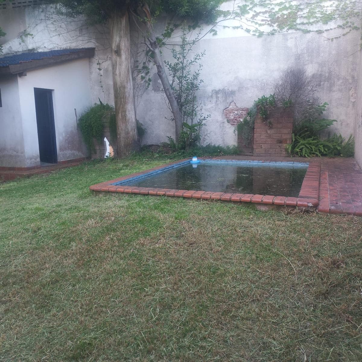 House for sale: 7 rooms, pool, barbecue, garage