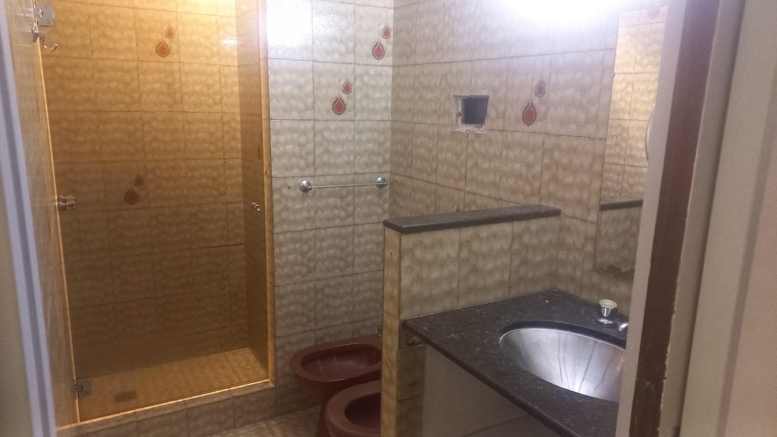 House for sale: 7 rooms, pool, barbecue, garage
