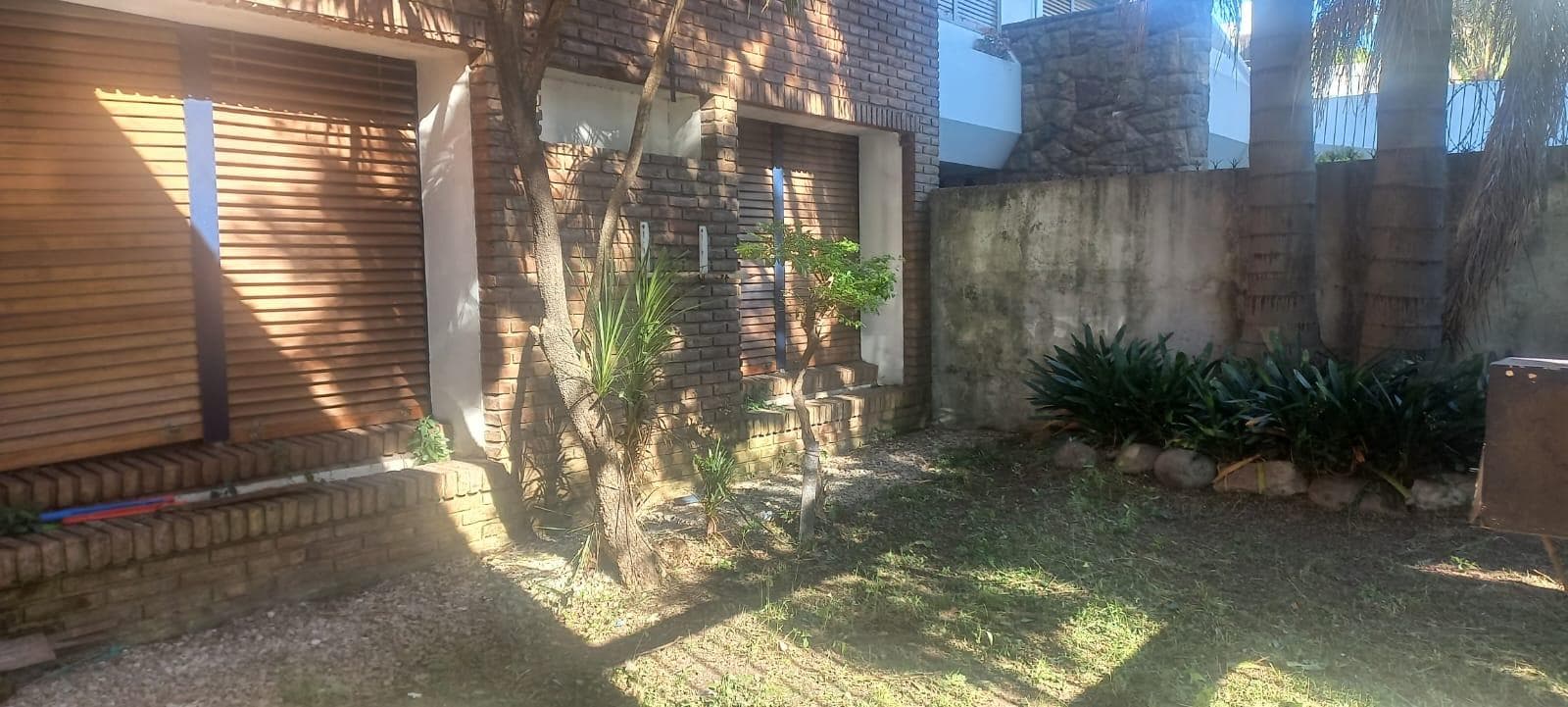 House for sale: 7 rooms, pool, barbecue, garage