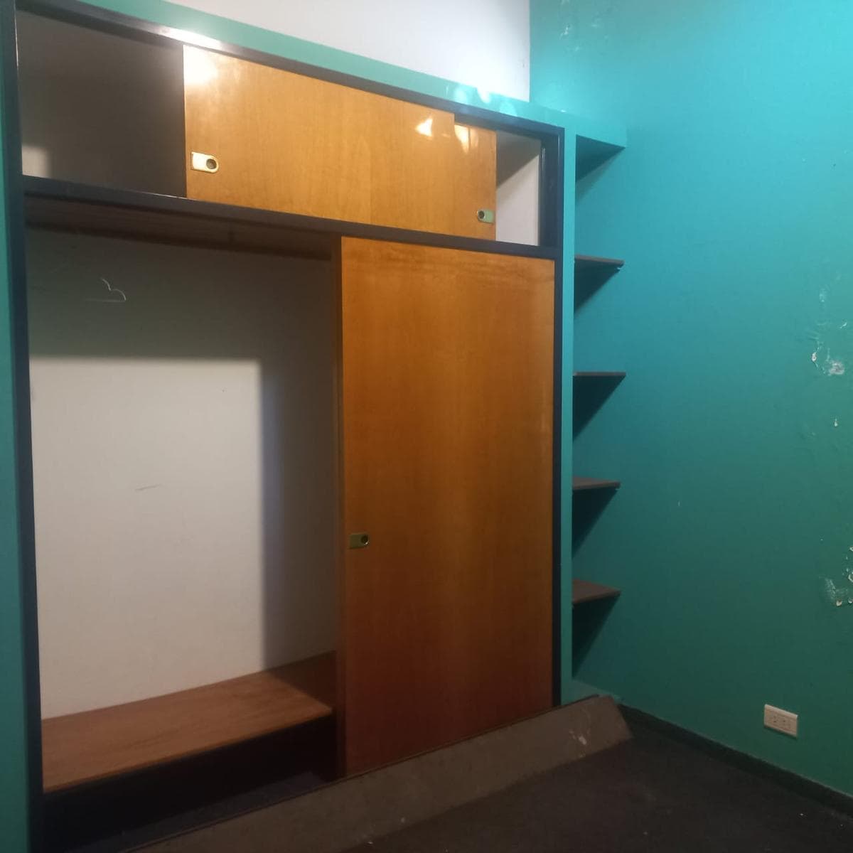 House for sale: 7 rooms, pool, barbecue, garage