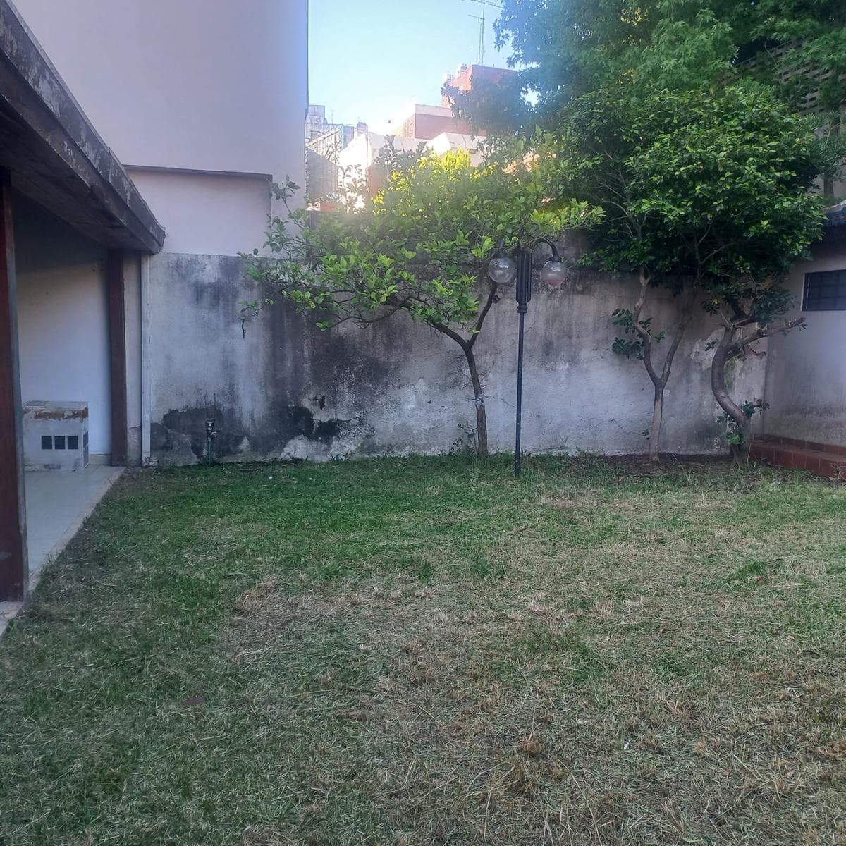 House for sale: 7 rooms, pool, barbecue, garage