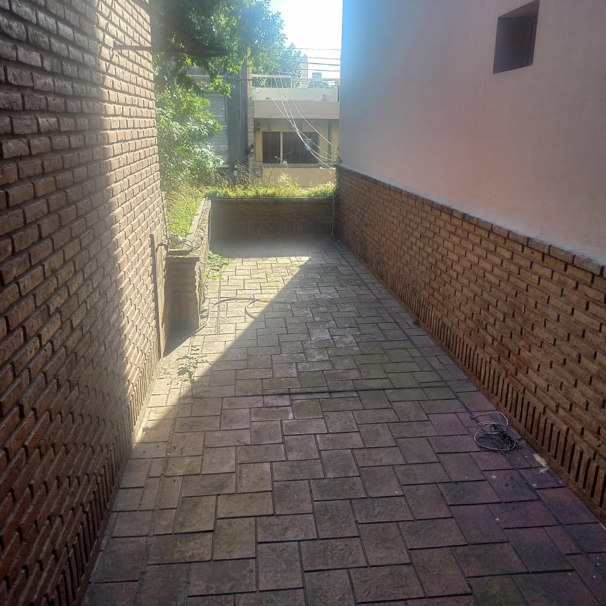 House for sale: 7 rooms, pool, barbecue, garage