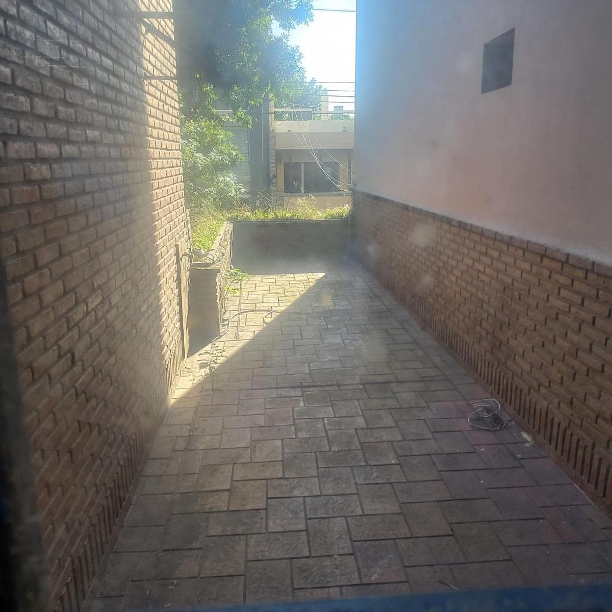 House for sale: 7 rooms, pool, barbecue, garage