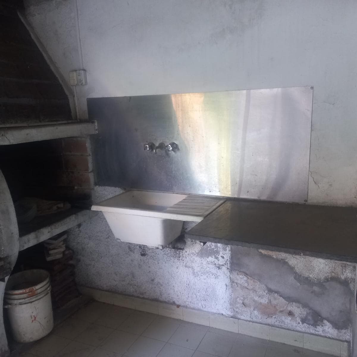 House for sale: 7 rooms, pool, barbecue, garage