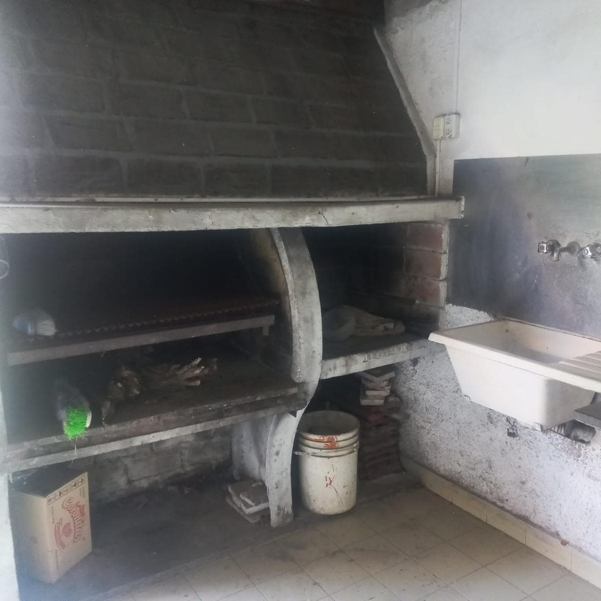 House for sale: 7 rooms, pool, barbecue, garage