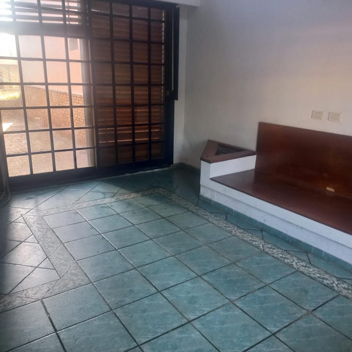 House for sale: 7 rooms, pool, barbecue, garage