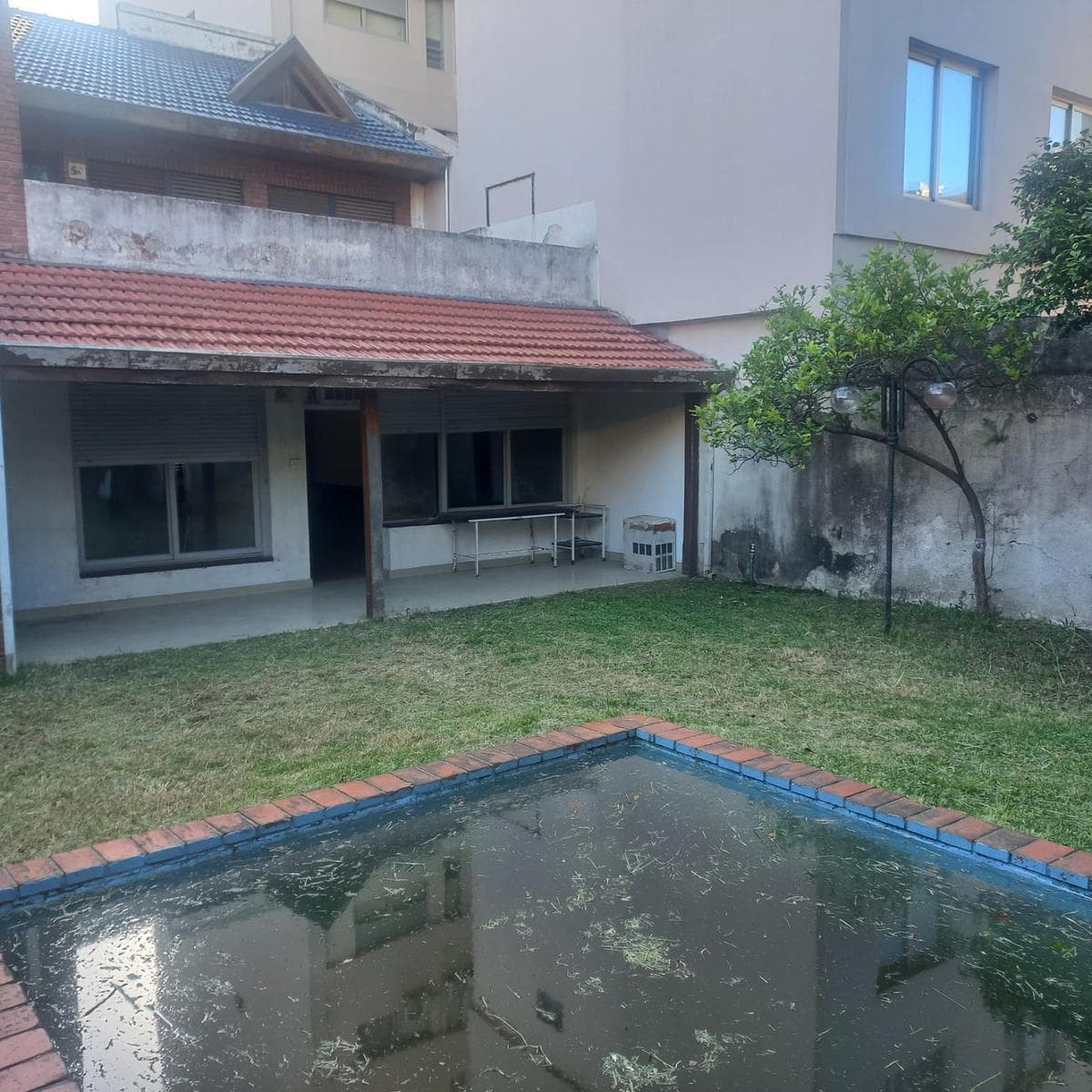 House for sale: 7 rooms, pool, barbecue, garage