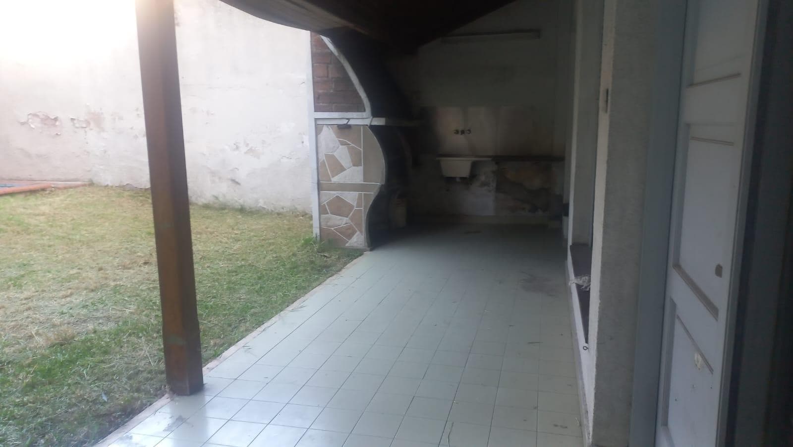 House for sale: 7 rooms, pool, barbecue, garage