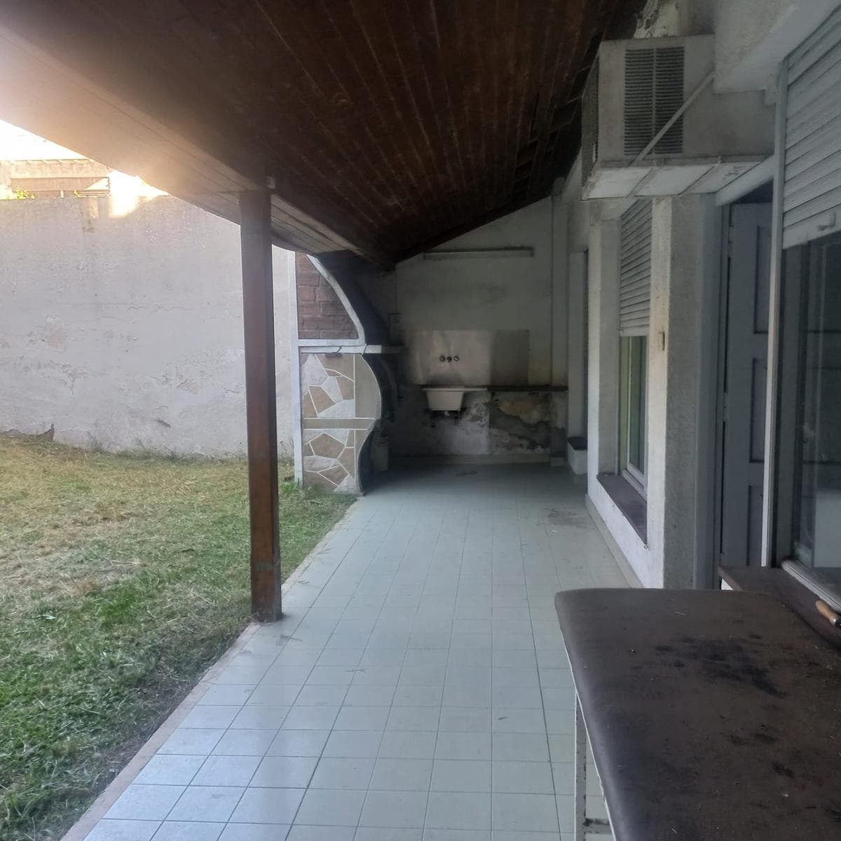 House for sale: 7 rooms, pool, barbecue, garage