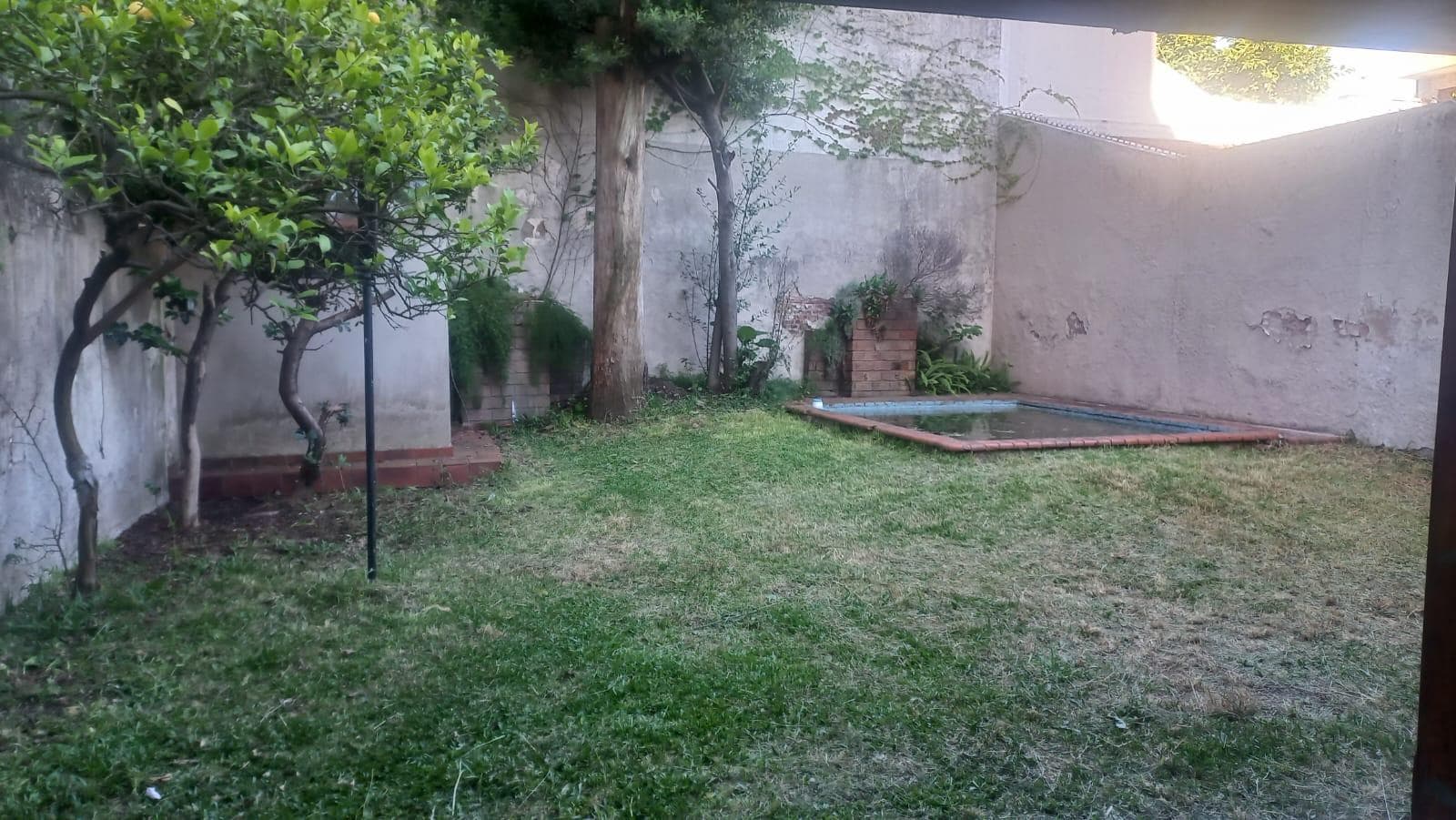 House for sale: 7 rooms, pool, barbecue, garage