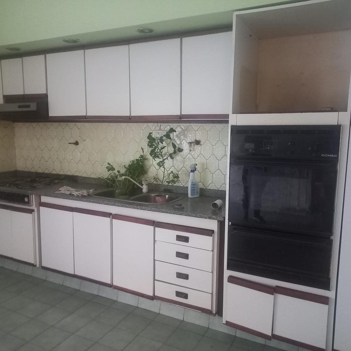 House for sale: 7 rooms, pool, barbecue, garage