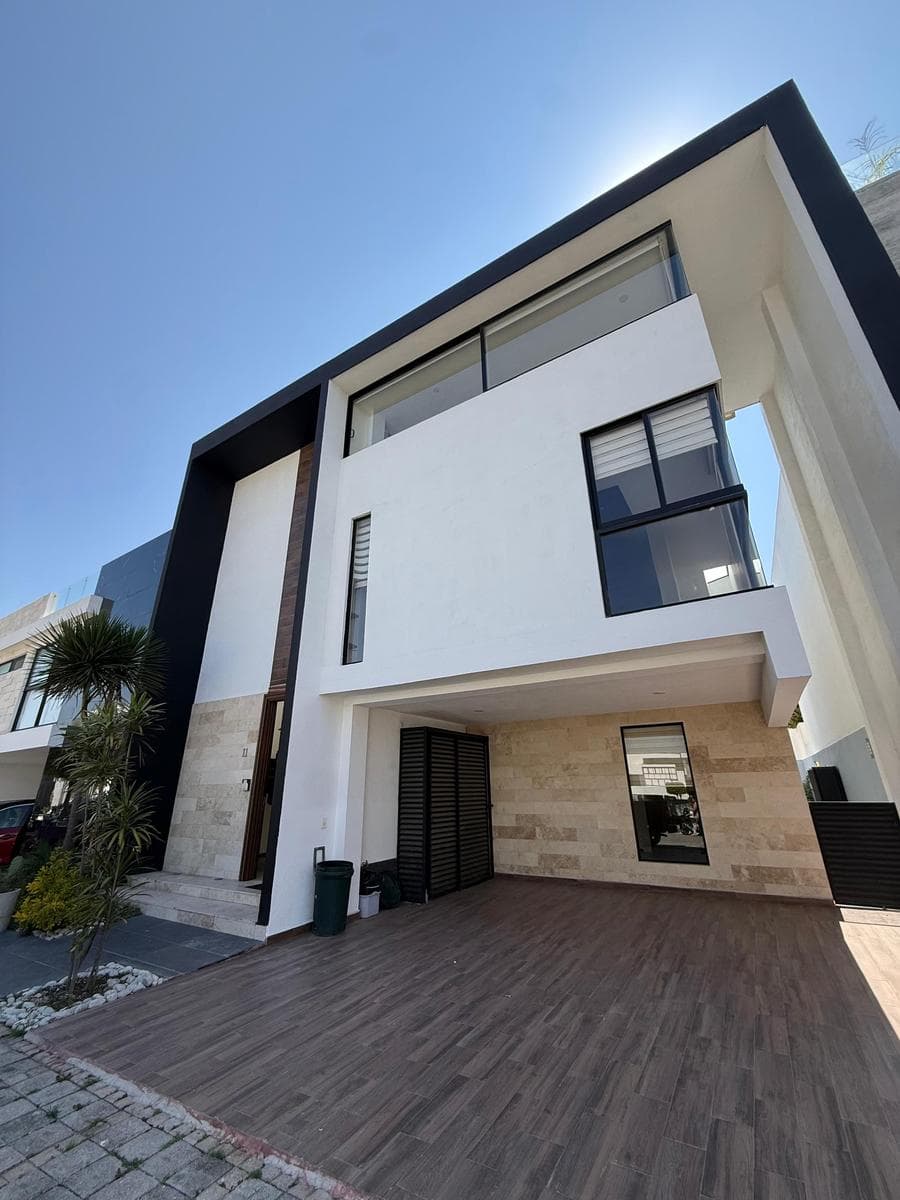 HOUSE FOR RENT OR SALE IN LOMAS DE ANGELOPOLIS III, PARQUE MICHOACÁN, PUEBLA
