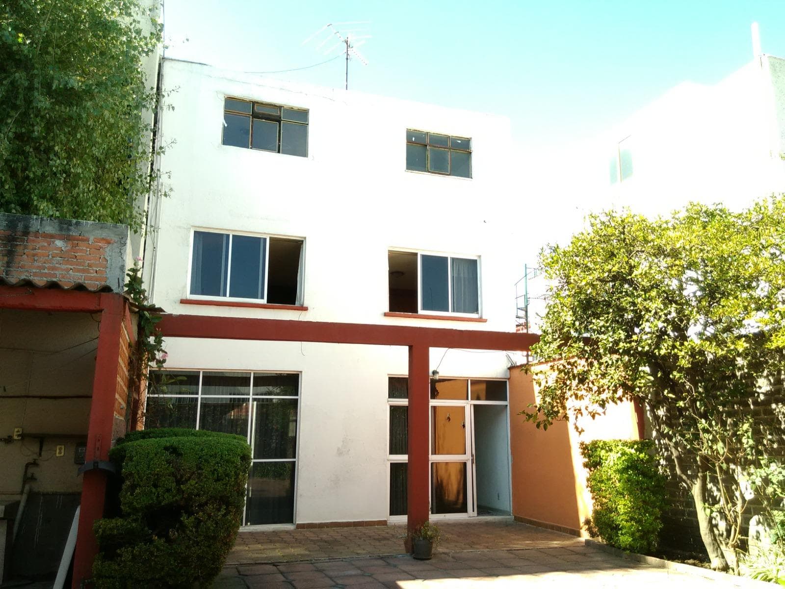 House for Sale in Los Olivos, Coyoacán, with a Terrace. Gated community with 24-hour security