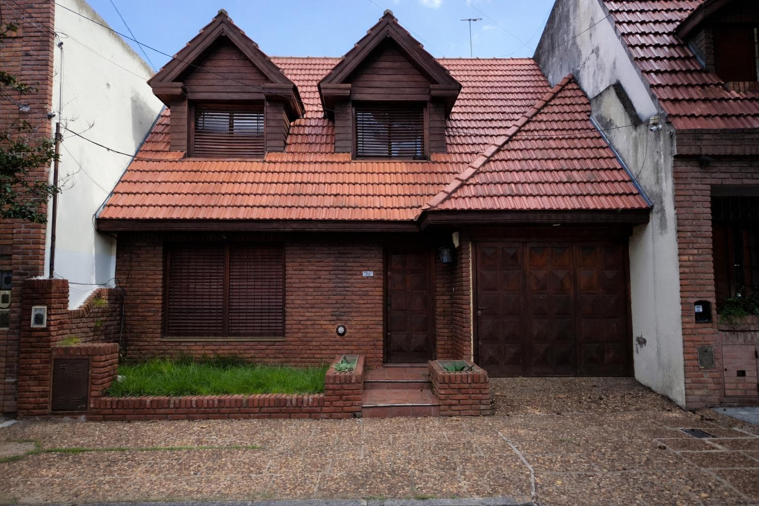 5-ROOM HOUSE FOR SALE WITH SWIMMING POOL AND BARBECUE IN BERNAL