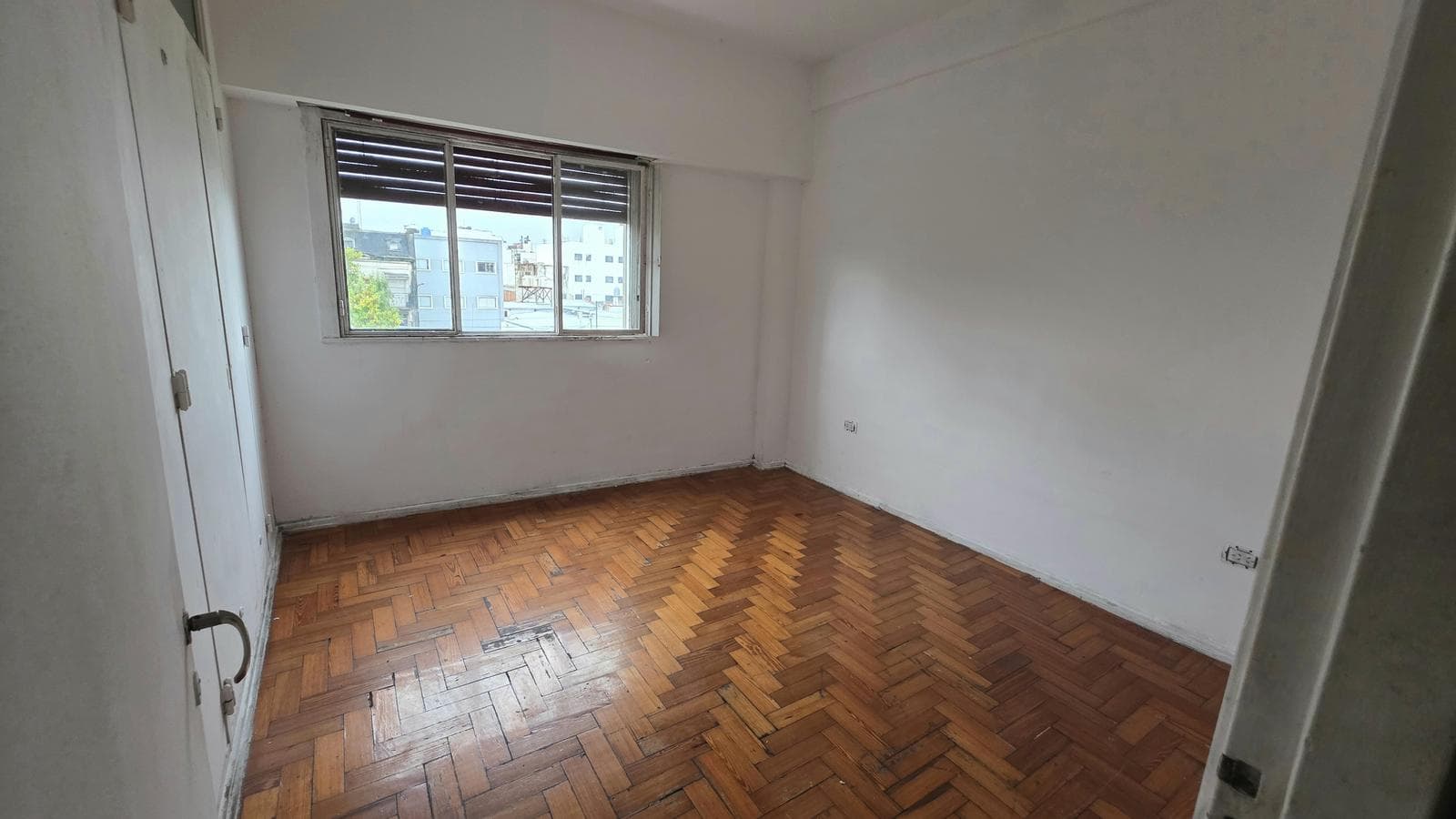 Yerbal 3166: 3-room apartment facing the street, open view