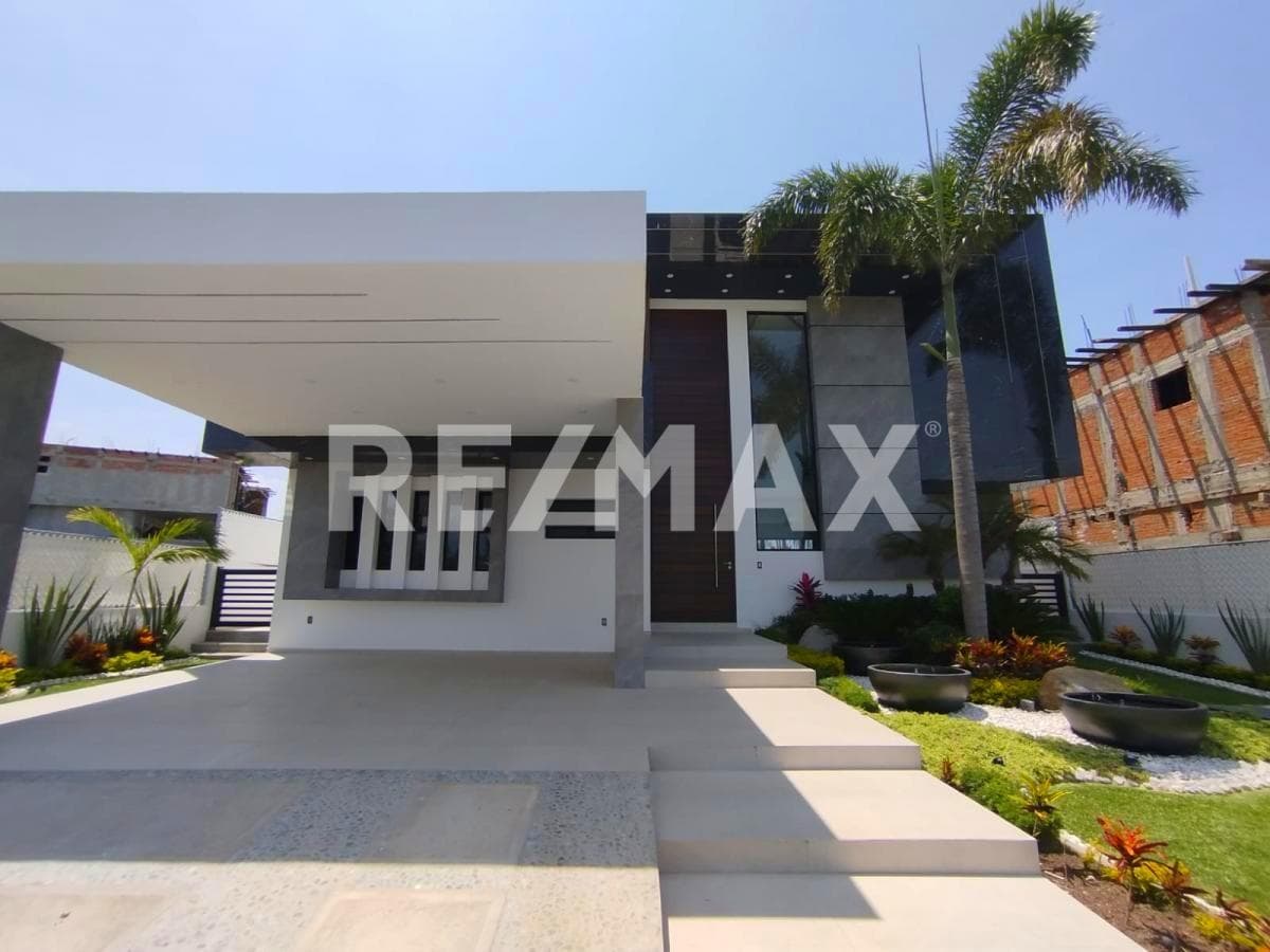 House for Sale in Morelos, Lomas de Cocoyoc Subdivision