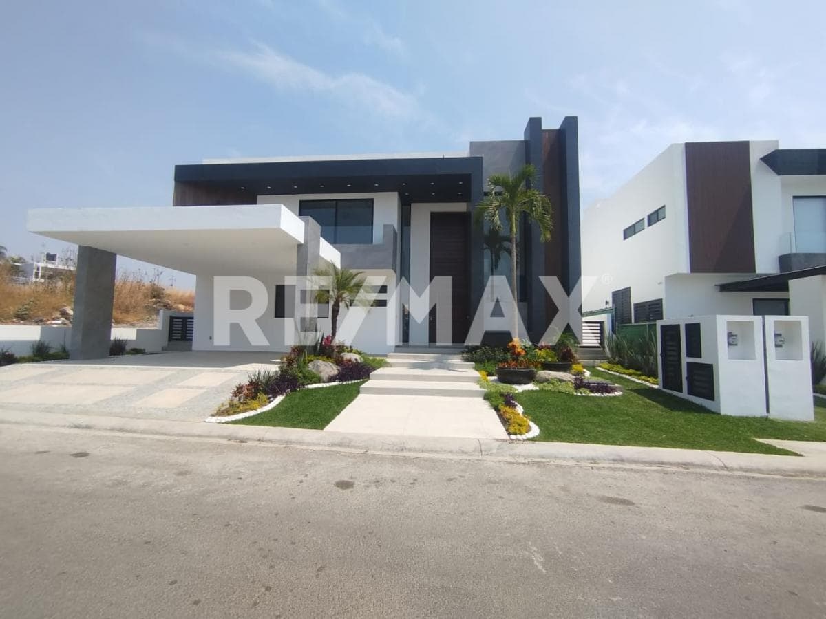 House for Sale in Morelos, Lomas de Cocoyoc Subdivision