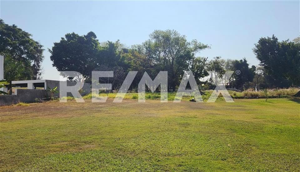 Land for Sale: 6,550 x m2 Near the Golf Course, Lomas de Cocoyoc