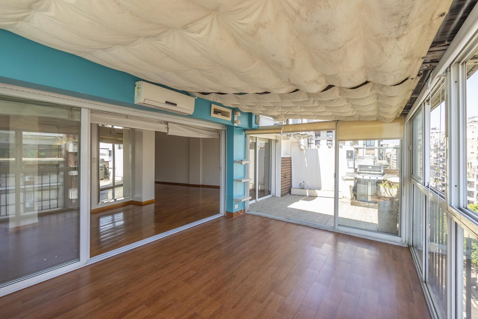 APARTMENT WITH A TERRACE IN RECOLETA