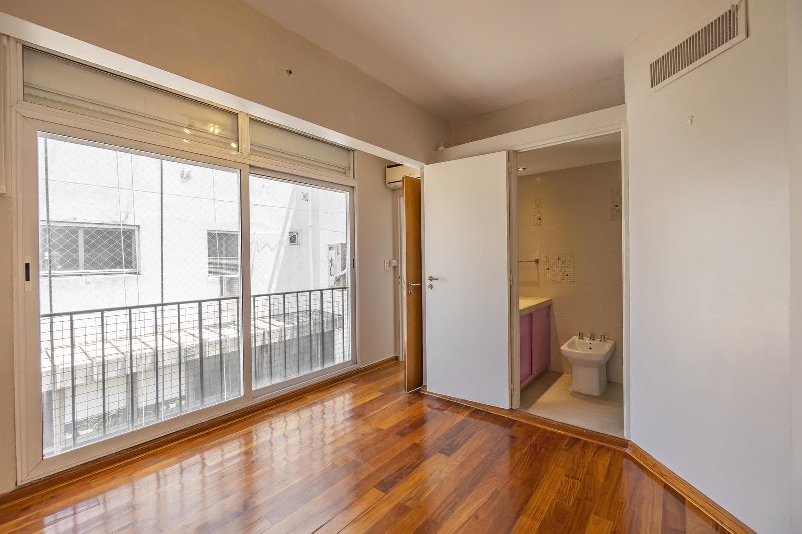 APARTMENT WITH A TERRACE IN RECOLETA