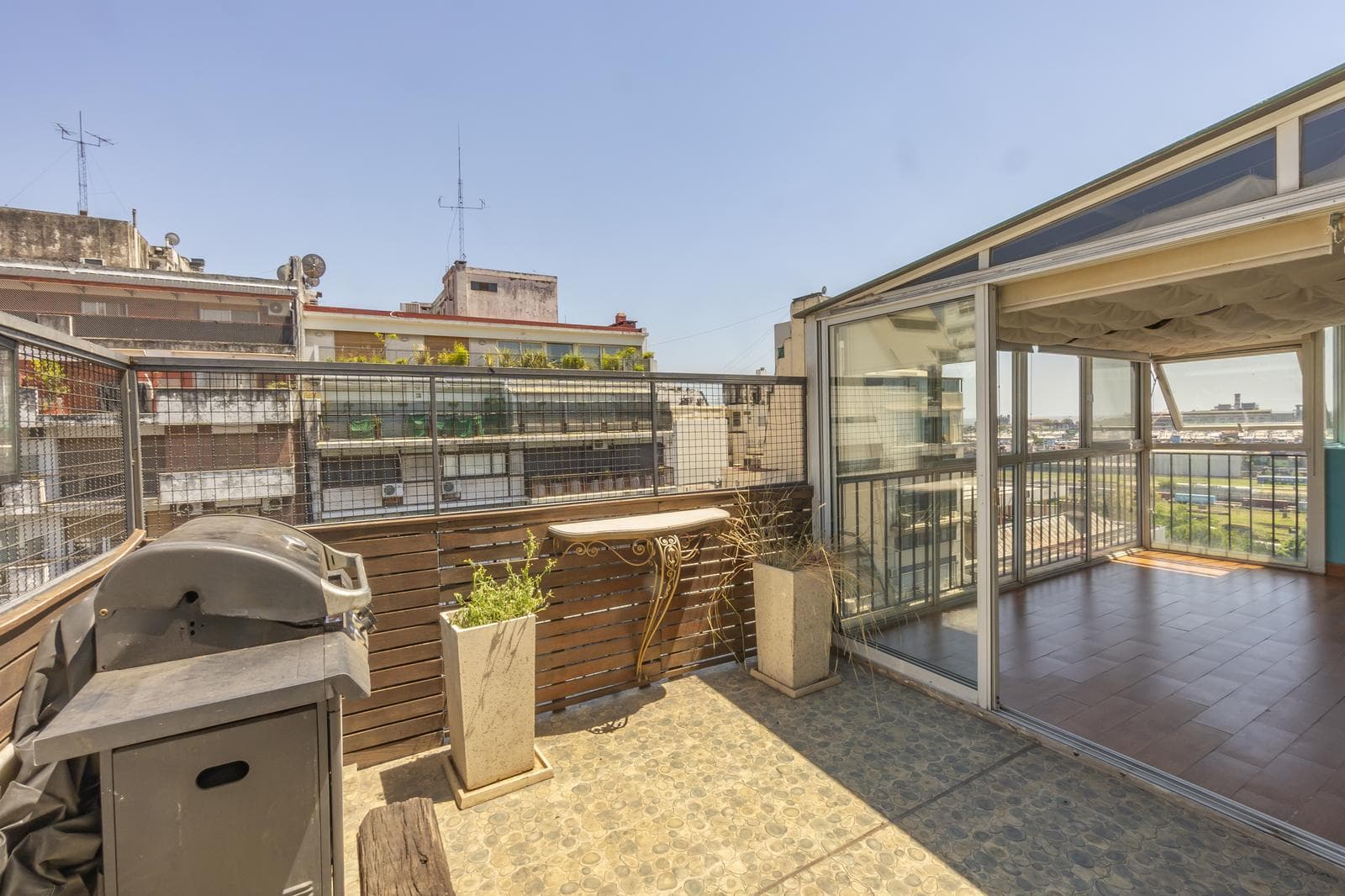 APARTMENT WITH A TERRACE IN RECOLETA