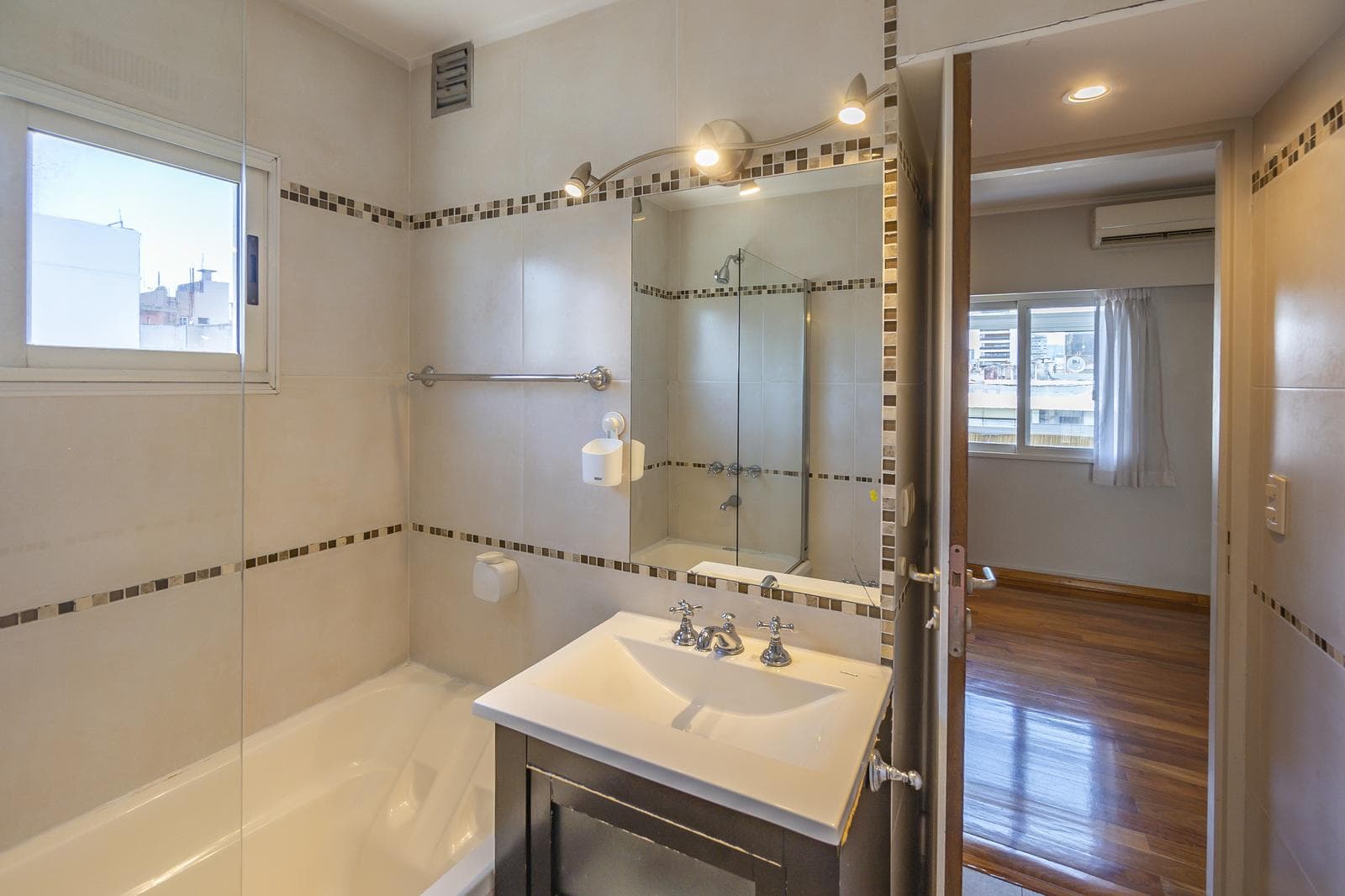 APARTMENT WITH A TERRACE IN RECOLETA