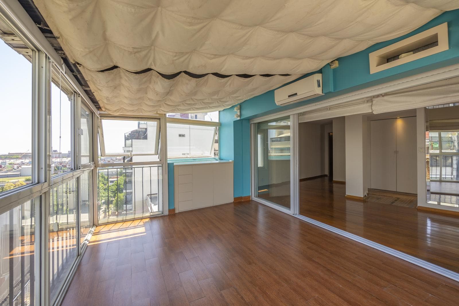 APARTMENT WITH A TERRACE IN RECOLETA