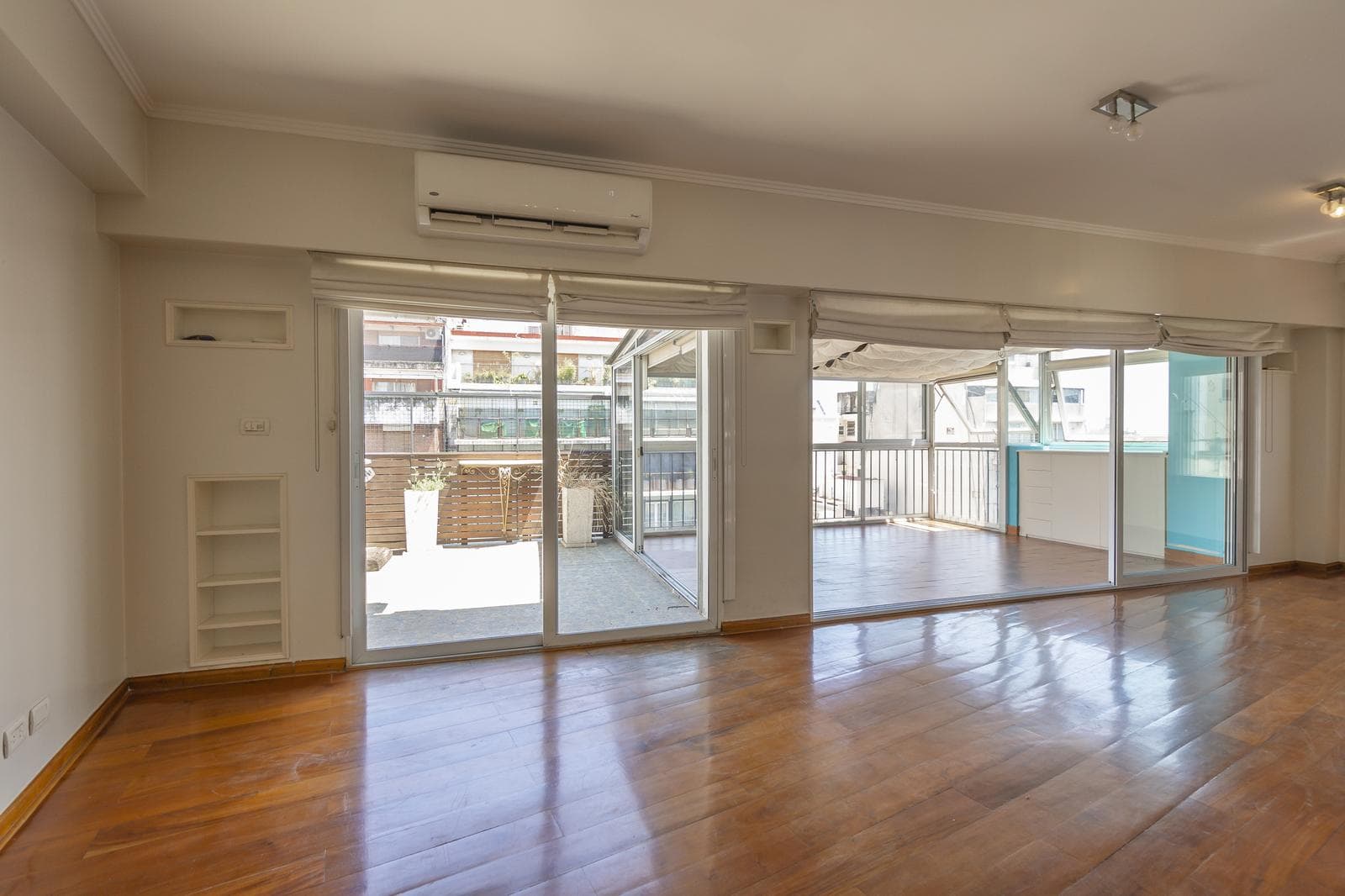 APARTMENT WITH A TERRACE IN RECOLETA
