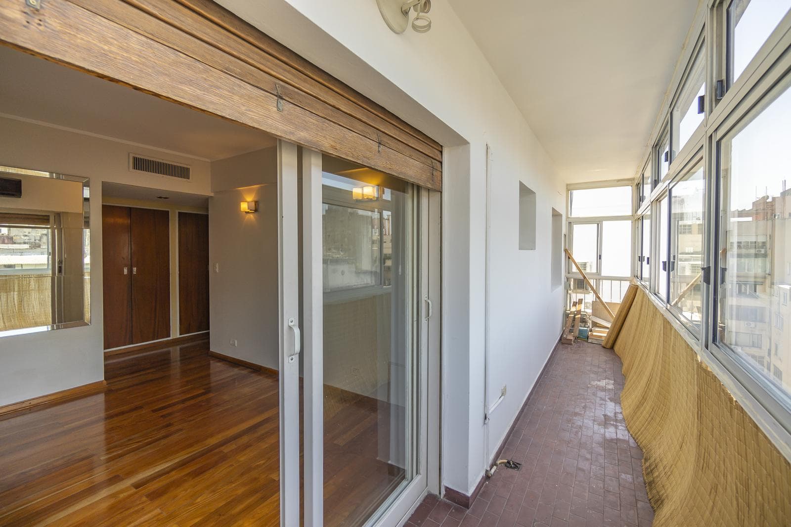 APARTMENT WITH A TERRACE IN RECOLETA