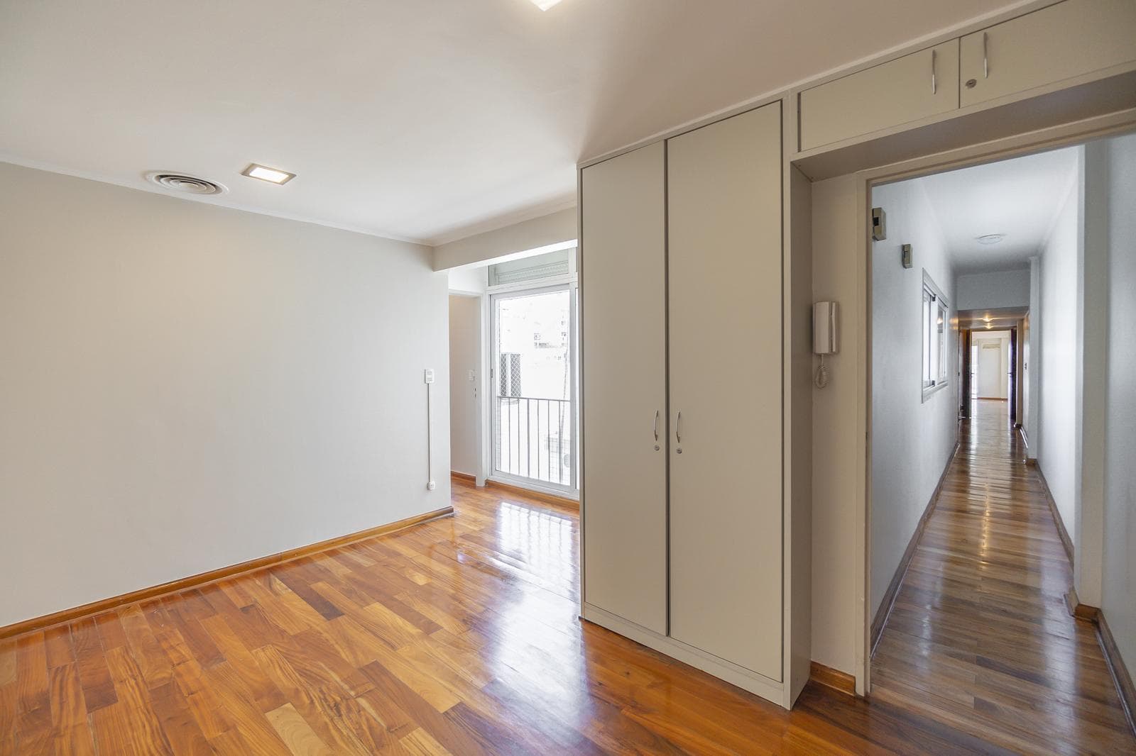 APARTMENT WITH A TERRACE IN RECOLETA