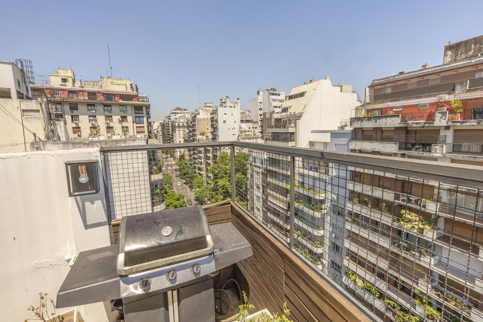 APARTMENT WITH A TERRACE IN RECOLETA