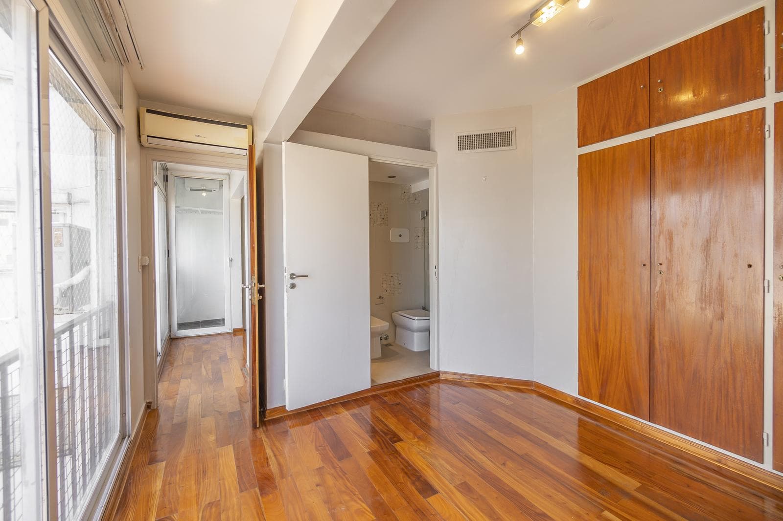 APARTMENT WITH A TERRACE IN RECOLETA