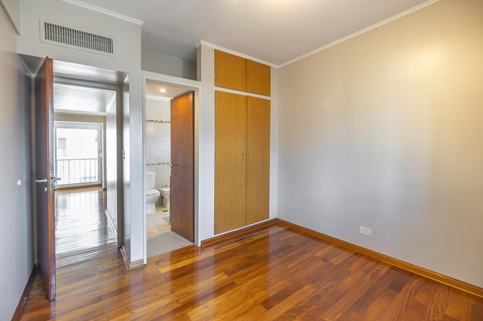 APARTMENT WITH A TERRACE IN RECOLETA