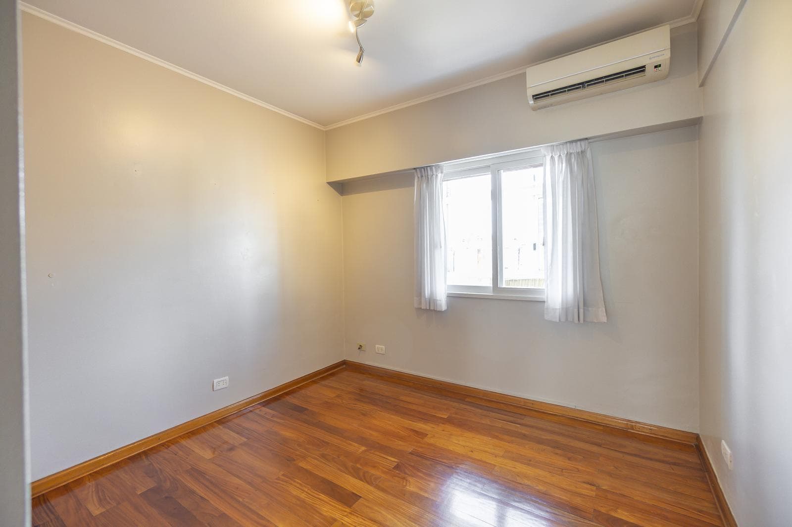 APARTMENT WITH A TERRACE IN RECOLETA