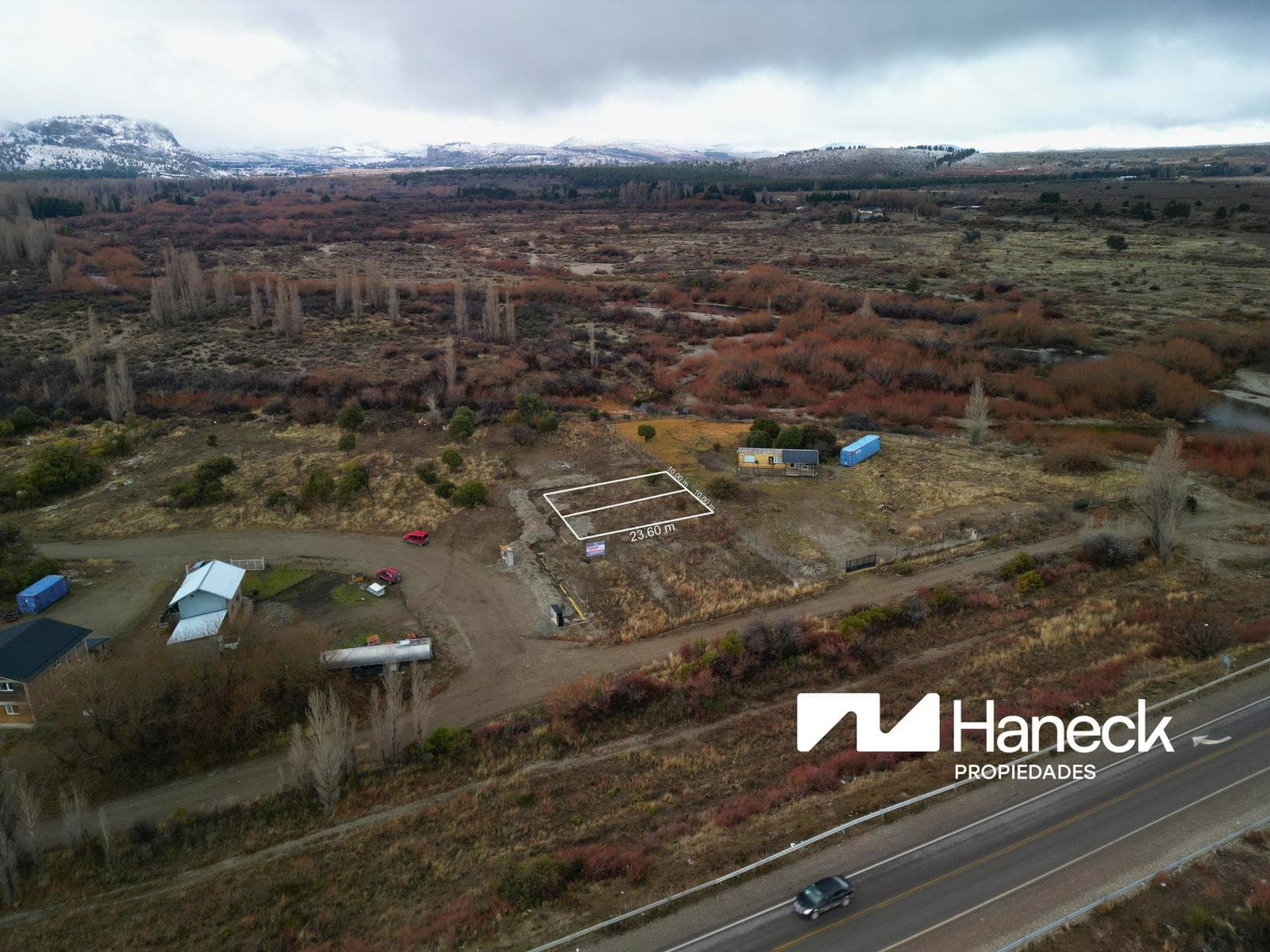 236 m² property for sale with approved plans for 114 m²