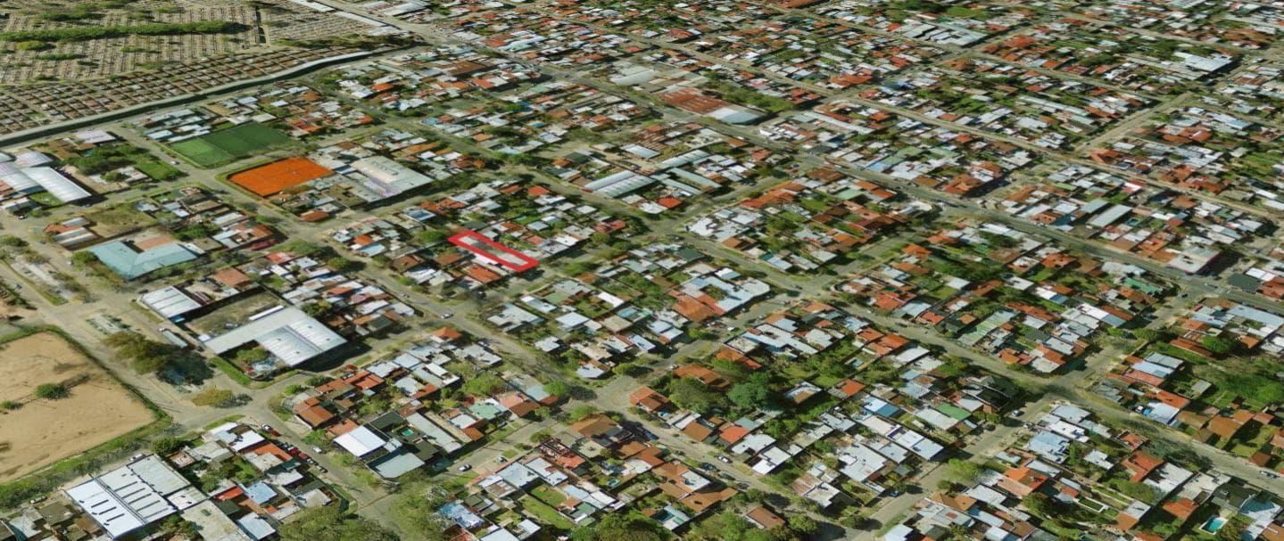410-square-meter lot with a house and sheds in Villa Centenario