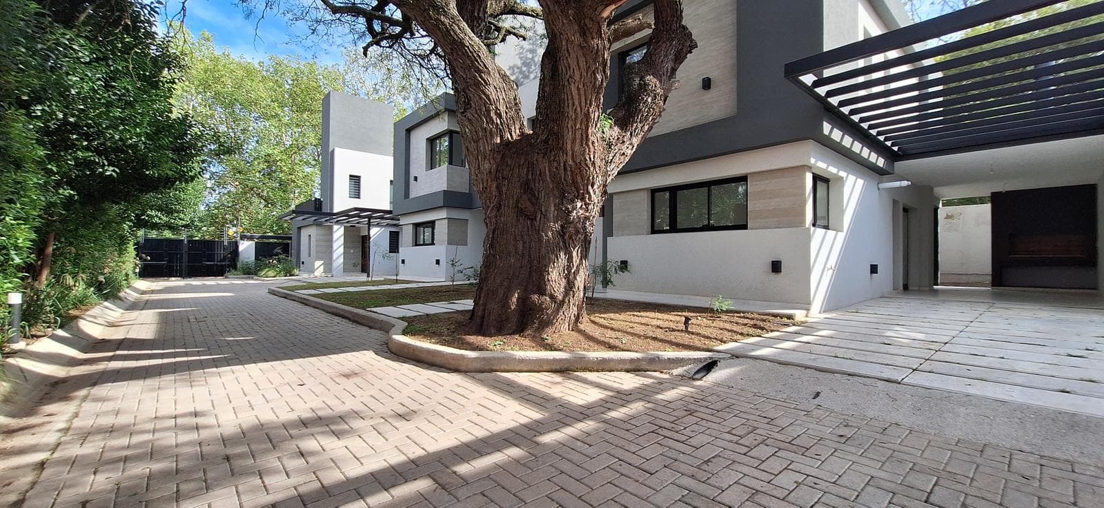 3-BEDROOM DUPLEX FOR RENT AT HOUSINH REAL, CAJAL, ARGÜELLO NEIGHBORHOOD