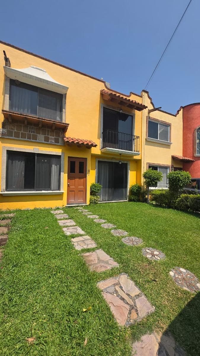 House for Sale in Emiliano Zapata (15-Home Condominium Complex with a Pool)
