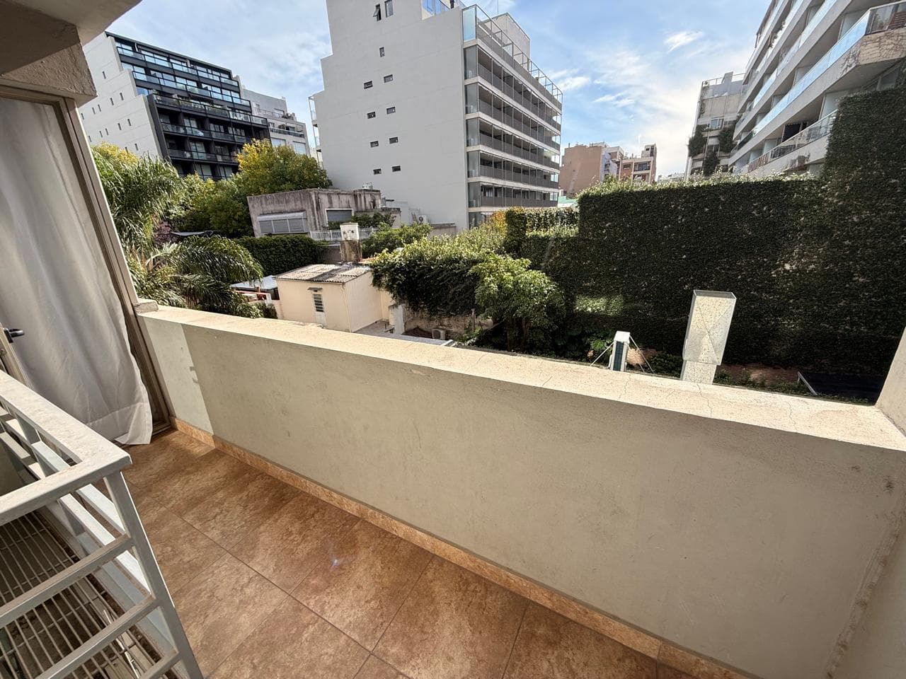 Furnished studio apartment in an "Appart Hotel" style with a gym