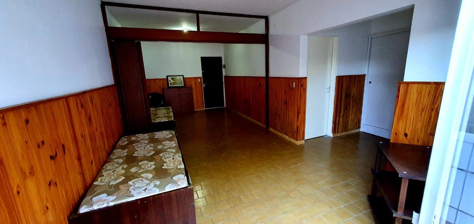Opportunity in Punta Mogotes: 1-bedroom apartment (with a partitionable layout) and patio for sale just a few meters from the ocean