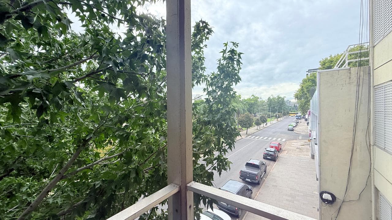 Studio Apartment for Sale with Balcony in the University District.