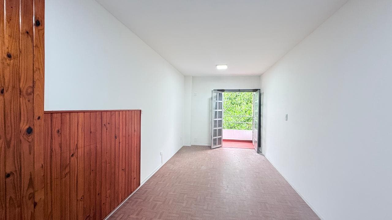 Studio Apartment for Sale with Balcony in the University District.
