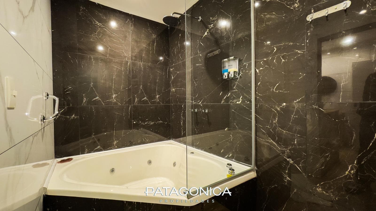 FOR SALE: 4-room furnished apartment, 140 m², UF 3, with a view of the lake, Villa La Angostura