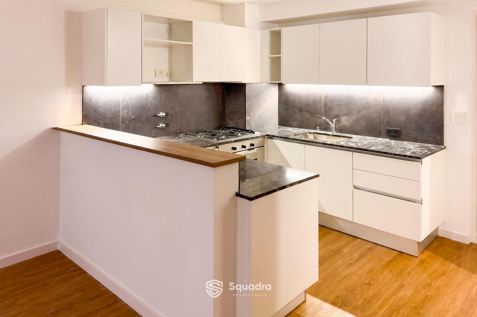 FOR SALE - 1-bedroom apartment with a balcony and amenities - Lourdes neighborhood, Rosario.