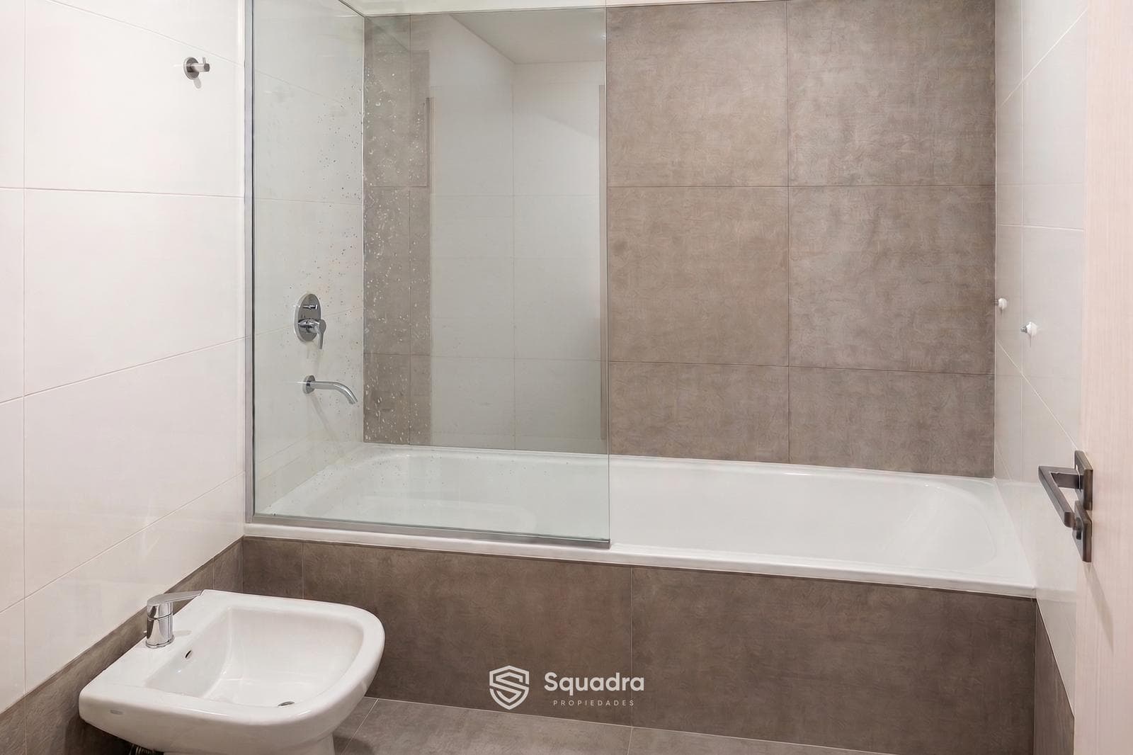 FOR SALE - 1-bedroom apartment with a balcony and amenities - Lourdes neighborhood, Rosario.
