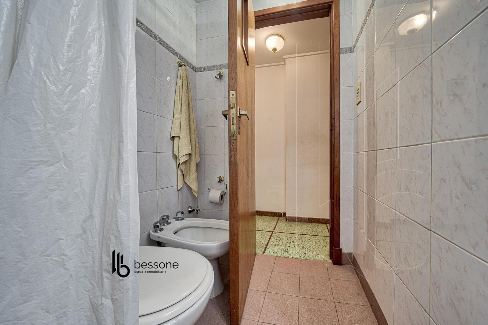 4-Room Apartment with Garage and Maid's Quarters in Plaza Colón