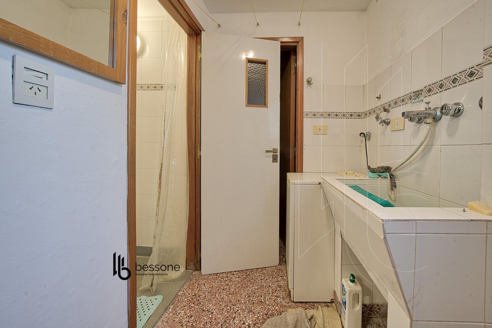 4-Room Apartment with Garage and Maid's Quarters in Plaza Colón